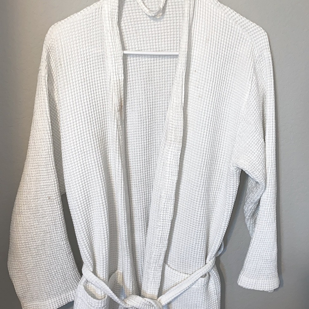 White Waffle Knit Robe - Picture 5 of 10